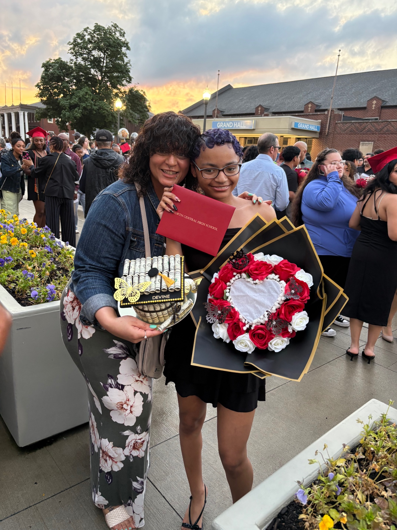 Graduation money cap & rose bouquet